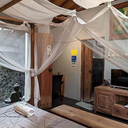 Astuti Gallery Homestay Γιογκιακάρτα Εξωτερικό φωτογραφία
