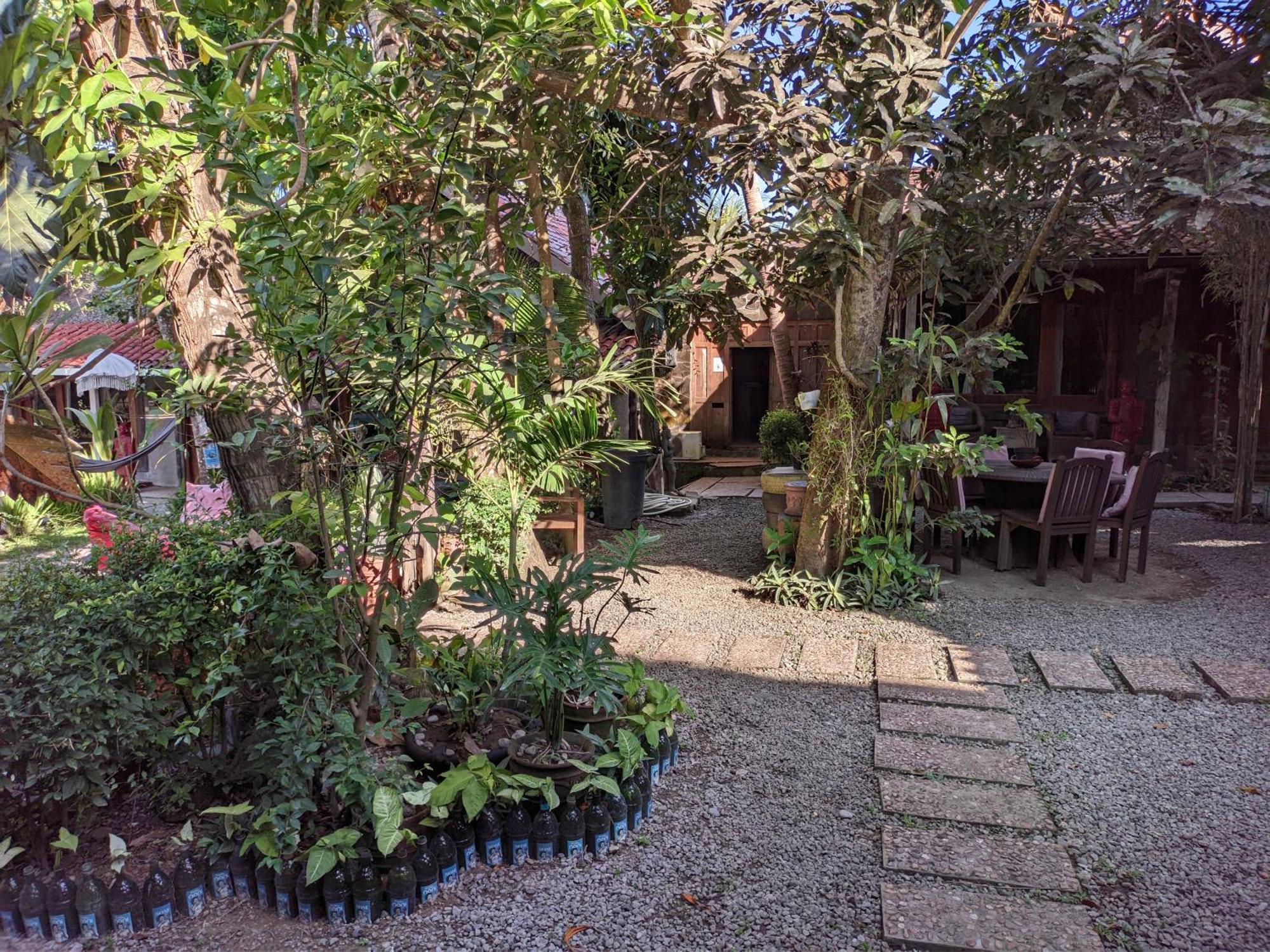 Astuti Gallery Homestay Γιογκιακάρτα Εξωτερικό φωτογραφία