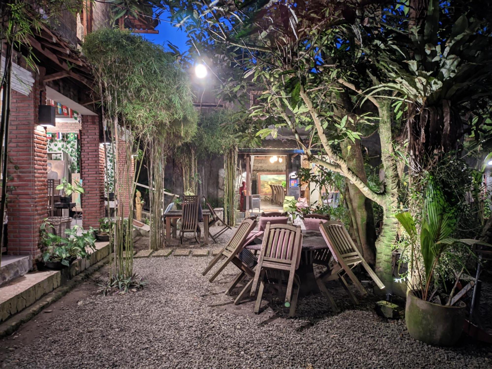 Astuti Gallery Homestay Γιογκιακάρτα Εξωτερικό φωτογραφία