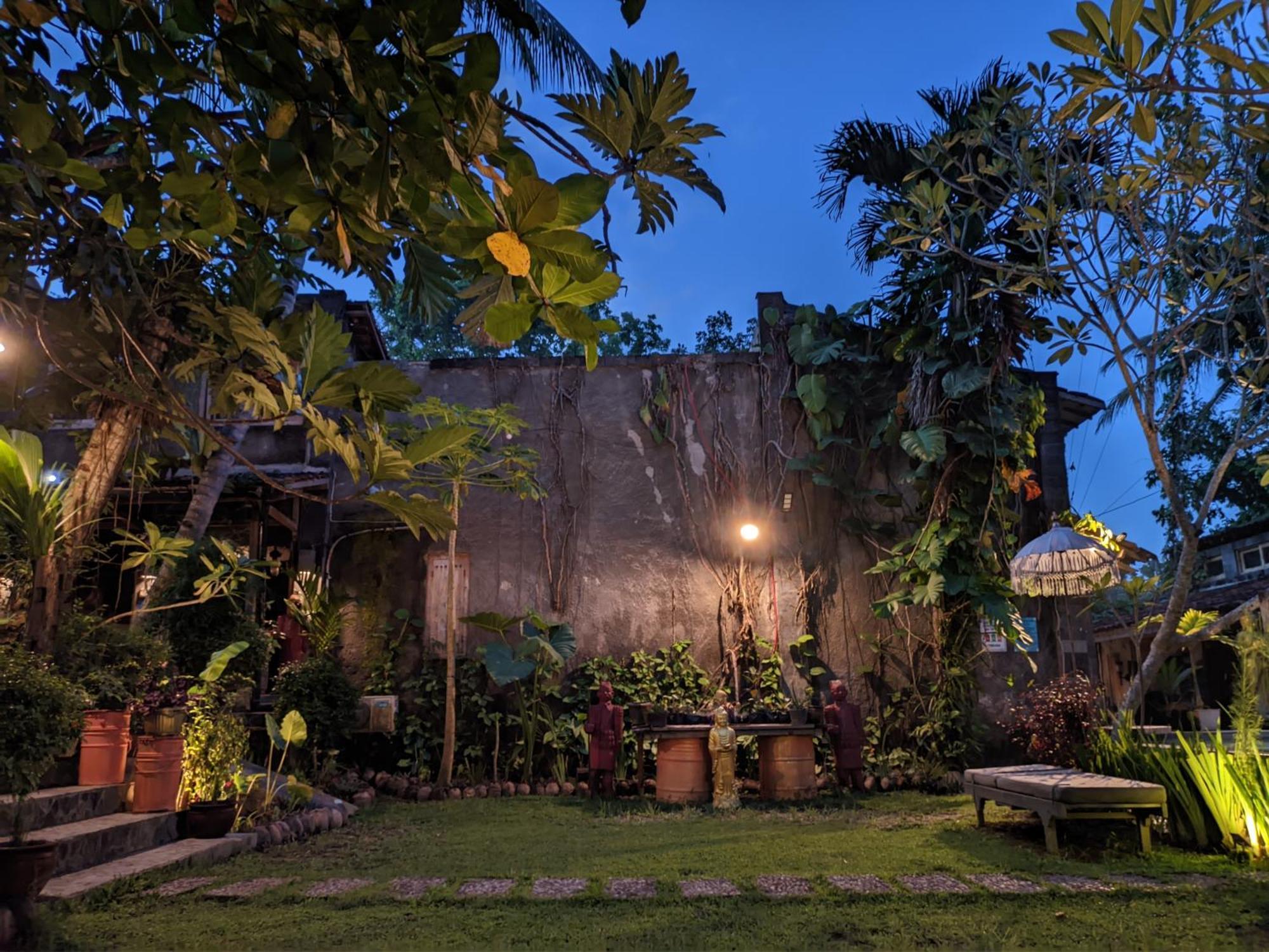Astuti Gallery Homestay Γιογκιακάρτα Εξωτερικό φωτογραφία