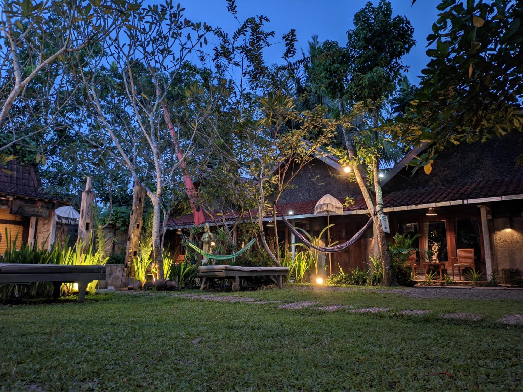 Astuti Gallery Homestay Γιογκιακάρτα Εξωτερικό φωτογραφία