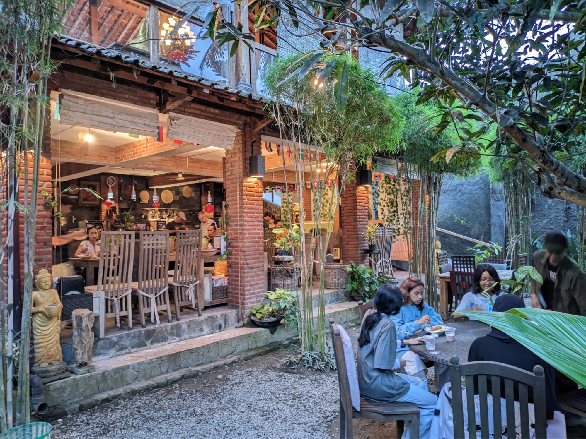 Astuti Gallery Homestay Γιογκιακάρτα Εξωτερικό φωτογραφία