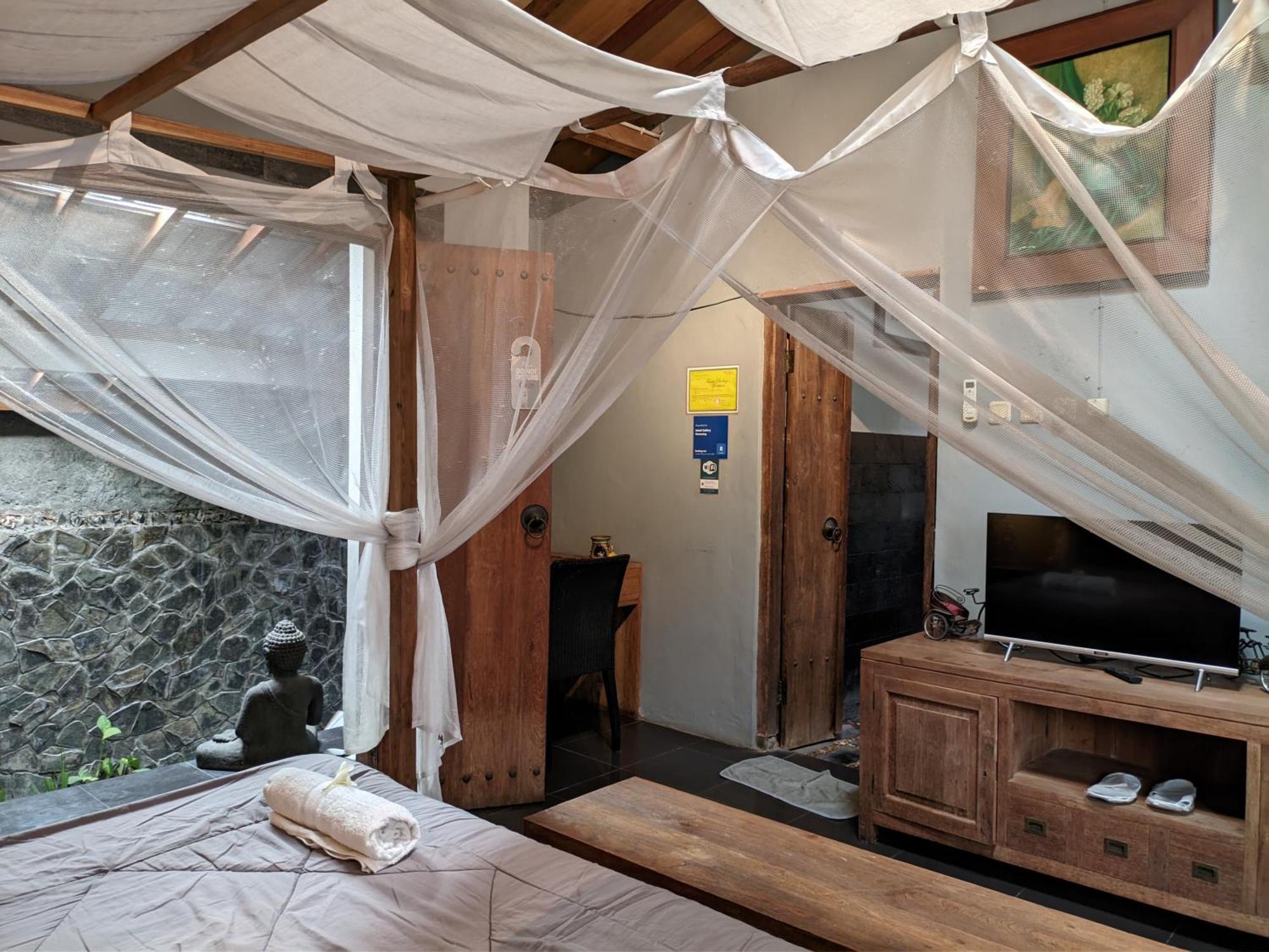 Astuti Gallery Homestay Γιογκιακάρτα Εξωτερικό φωτογραφία